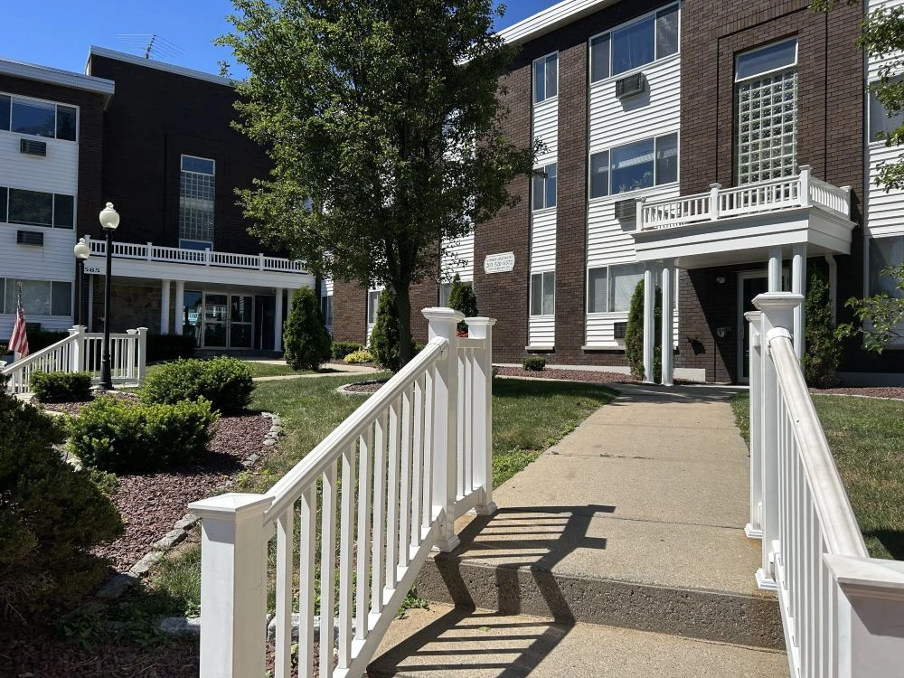 Cypress Apartments Banner 2